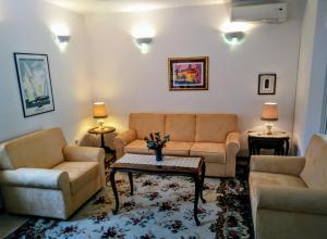 Three-Bedroom Apartment with Terrace room in Apartments with a swimming pool Mavarstica Ciovo - 2053