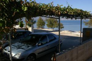 Apartments by the sea Slatine, Ciovo - 1128