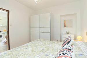 Apartments by the sea Seget Donji, Trogir - 2029