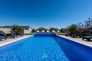 Family friendly apartments with a swimming pool Valbandon, Fazana - 2201