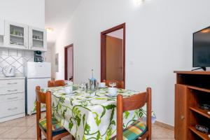 Family-friendly apartments with swimming pool Valbandon, Fazana - 2201