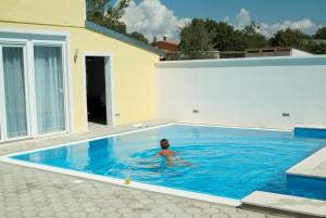Triple Room Peroj 2235a 