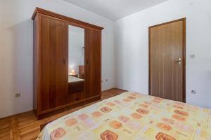 Apartments with parking space Sveta Nedilja, Hvar - 4049