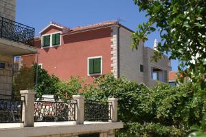 Apartments by the sea Supetar, Brac - 4274 