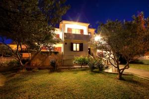 Apartments by the sea Bibinje, Zadar - 4197 