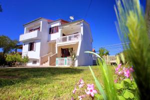 Apartments by the sea Bibinje, Zadar - 4197 