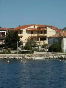 Apartments by the sea Mandre, Pag - 4095 - Kolan