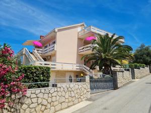 Apartments with a parking space Lun, Pag - 4062 