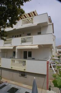 Apartments by the sea Mandre, Pag - 4098 