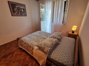 Apartments by the sea Vinisce, Trogir - 4288