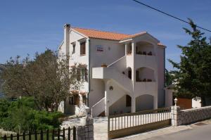 Apartments by the sea Stara Novalja, Pag - 4056 