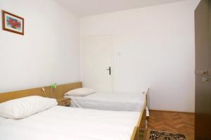 Family friendly seaside apartments Vlasici, Pag - 4131