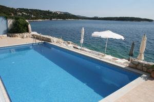 Family friendly apartments with a swimming pool Primosten - 4167