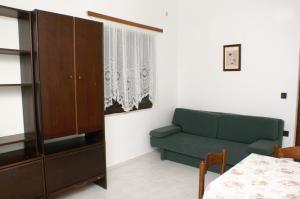One-Bedroom Apartment with Terrace and Sea View room in Apartments with a parking space Potocnica Pag - 4096