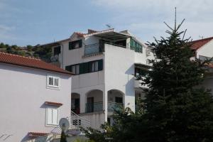 Apartments by the sea Bilo, Primosten - 4191 