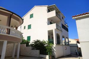 Apartments by the sea Bilo, Primosten - 4191 