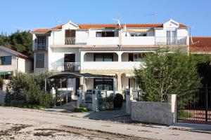 Apartments by the sea Brodarica, Sibenik - 4217