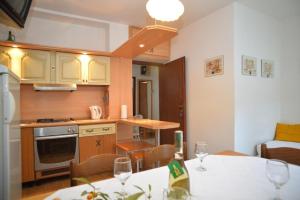 Apartments with parking space Vodice - 4180