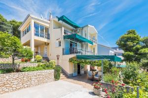 Apartments by the sea Bilo, Primosten - 4176 