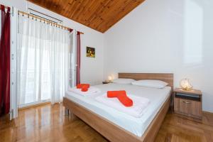 Apartment with Terrace and Sea View room in Apartments by the sea Bilo Primosten - 4176
