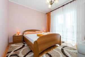 Apartments by the sea Bilo, Primosten - 4176