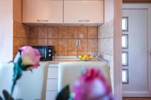 Apartments by the sea Bilo, Primosten - 4176