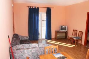Two-Bedroom Apartment with Balcony room in Apartments with a parking space Vodice - 4214