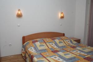 Seaside apartments with a swimming pool Brodarica, Sibenik - 4249