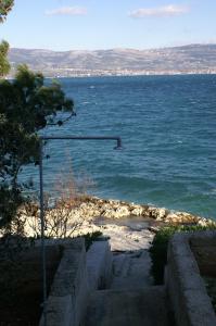 Apartments by the sea Slatine Ciovo 4294