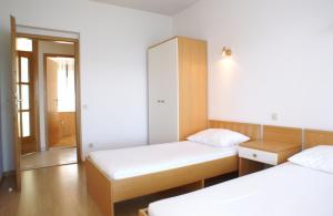 Apartments by the sea Slatine, Ciovo - 4294