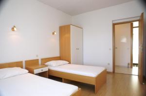 Apartments by the sea Slatine, Ciovo - 4294