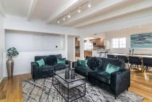 4 Bedroom house large pool & spa in prime location - Hewitt