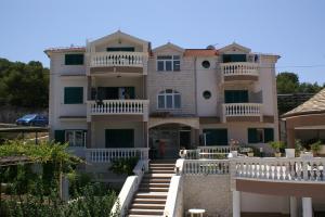 Apartments by the sea Bilo, Primosten - 4202 