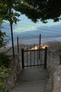 Apartments by the sea Nemira, Omis - 4277