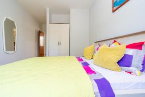 Rooms by the sea Pasman - 4309
