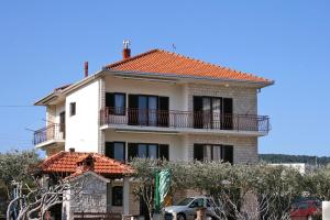 Apartments by the sea Slatine, Ciovo - 1137