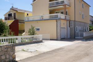 Apartments with a parking space Vodice - 4172