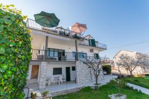 Apartments by the sea Slatine, Ciovo - 1126