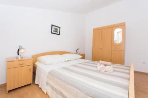 Apartments by the sea Slatine, Ciovo - 1126