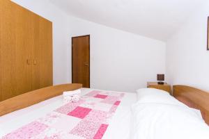 Apartments by the sea Slatine, Ciovo - 1126