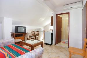 Apartments by the sea Okrug Gornji, Ciovo - 1069