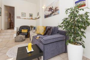 Seaside apartments with a swimming pool Rastici, Ciovo - 1084