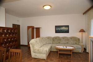 Apartments with parking spaces Slatine, Ciovo - 1099