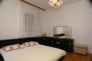 Apartments with parking spaces Slatine, Ciovo - 1099