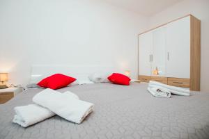 Apartments by the sea Arbanija, Ciovo - 1122