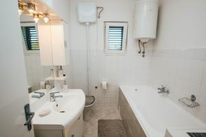 Apartments by the sea Arbanija, Ciovo - 1122