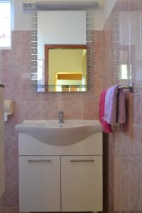 Family-friendly apartments with swimming pool Supetarska Draga - Donja, Rab - 2019