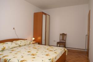 Apartments by the sea Seget Donji, Trogir - 2041