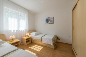 Apartments with parking space Mastrinka, Ciovo - 2050