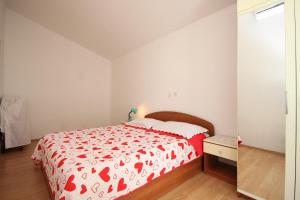 Apartments with a parking space Hvar - 4004